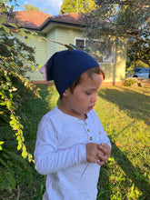 Load image into Gallery viewer, Slouch beanie Navy blue
