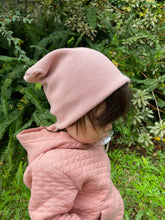 Load image into Gallery viewer, Slouch beanie Pink Ribbed
